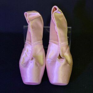 Capezio Ballet Pointe Shoes (Dura-Toe) - BRAND NEW